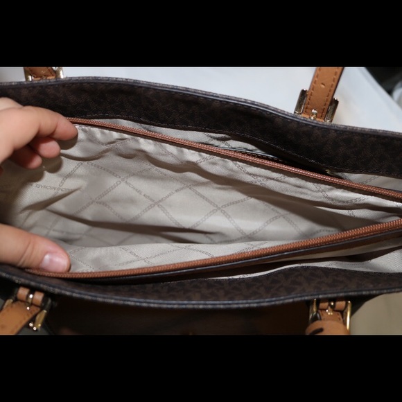 Michael Kora Jet Set Tote *Brand New* - Picture 9 of 12